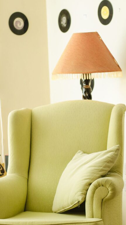 Tips for Creating a Cosy and Inviting Living Room Atmosphere at Home
